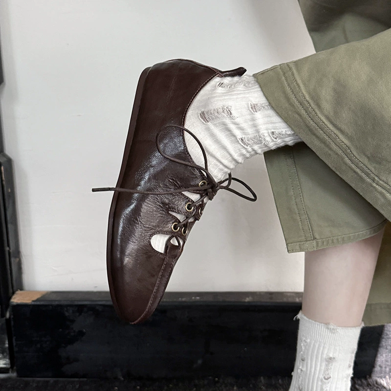 Retro Women's Hollow Lace-up Leather Shoes