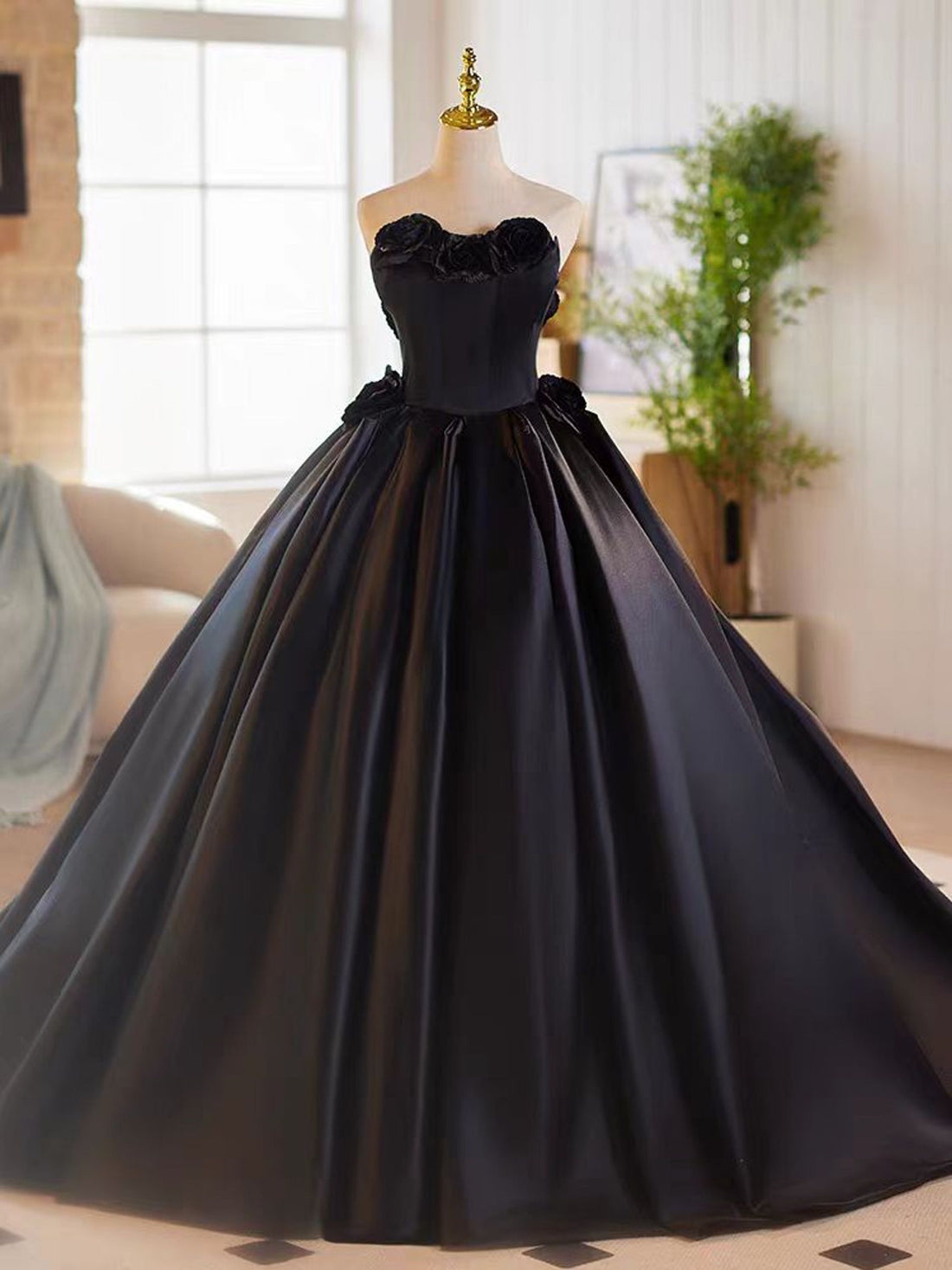 Elegant Black Rose Tube Satin Prom Dress