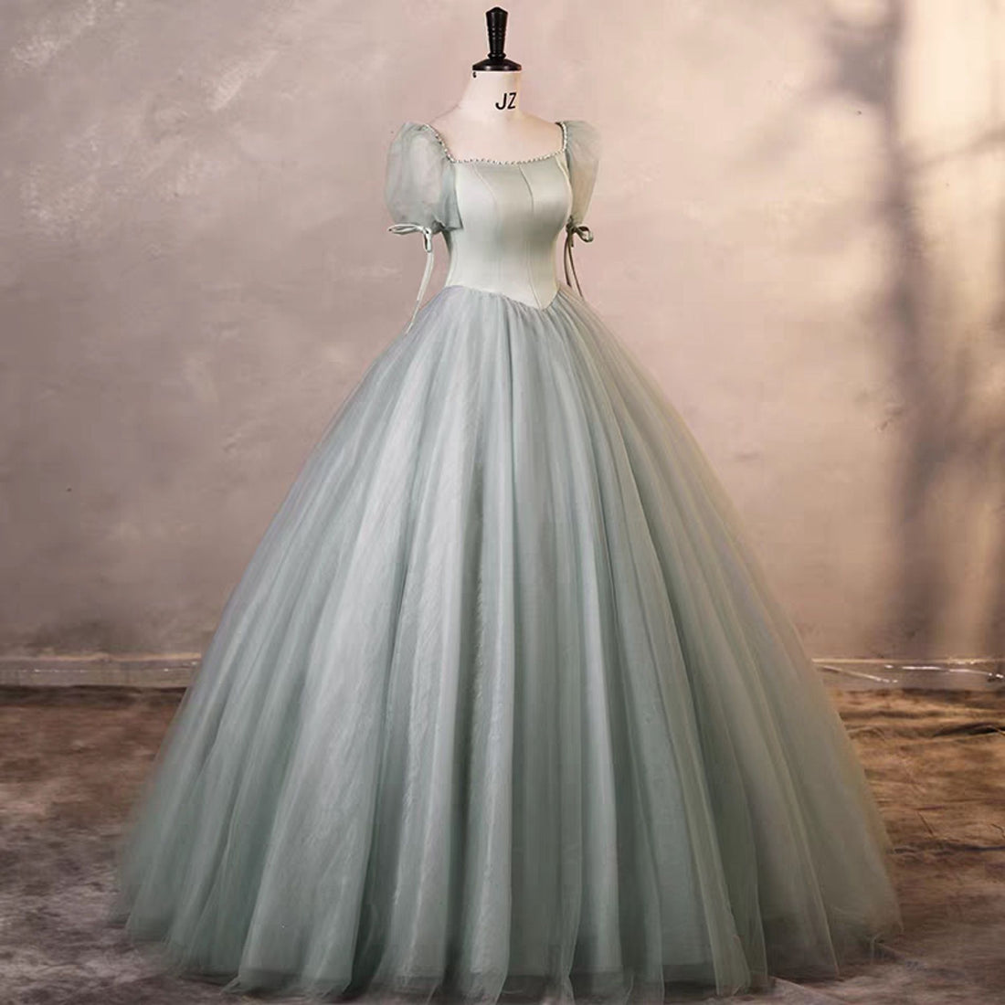 Elegant Green Short Sleeve Tulle Ball Gowns