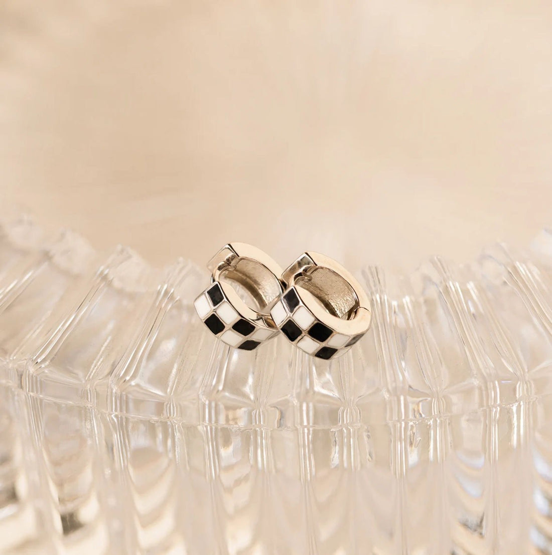 Black and White Huggie Hoops Earrings in Retro Style