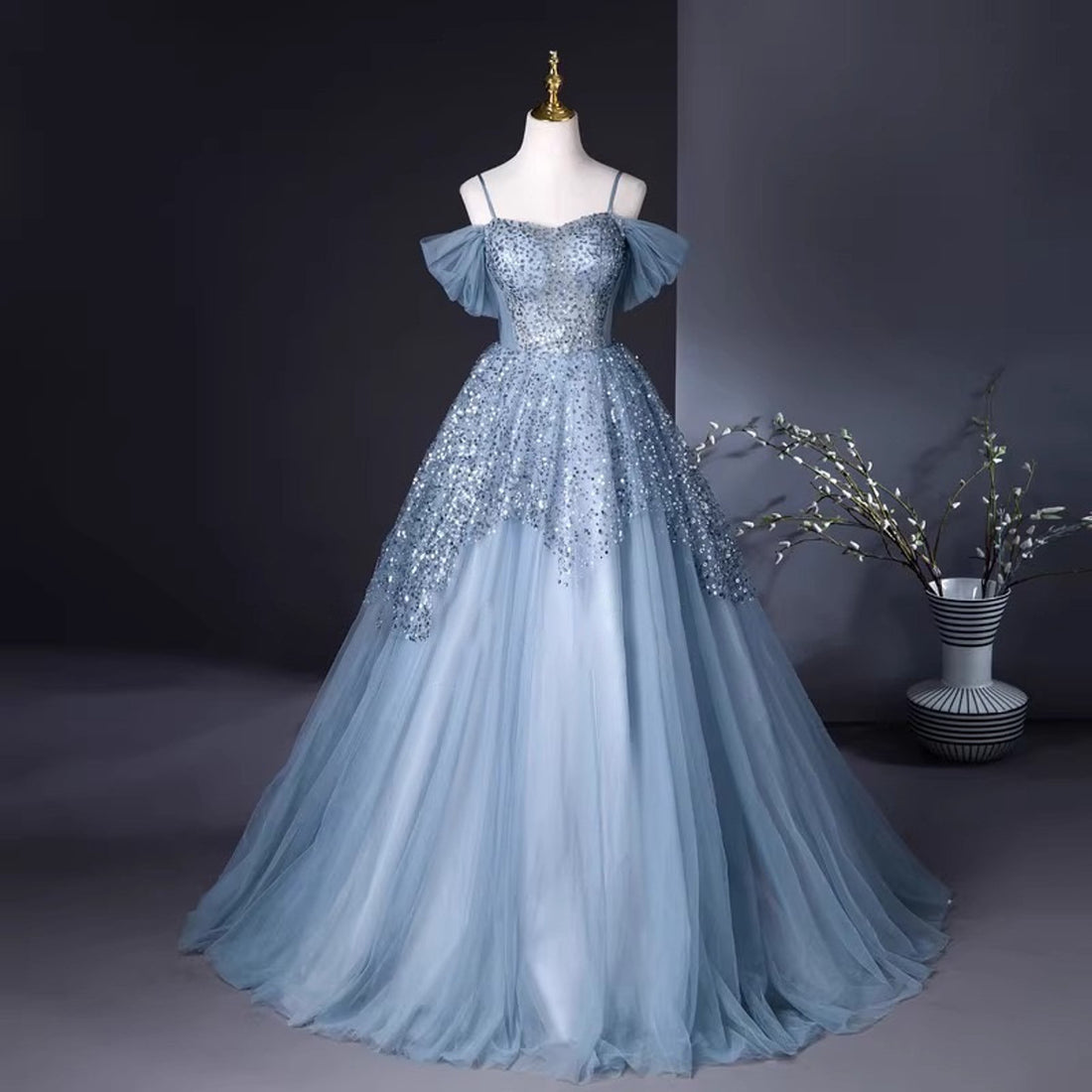 Chic Blue Spaghetti Strap Sequin Formal Dress