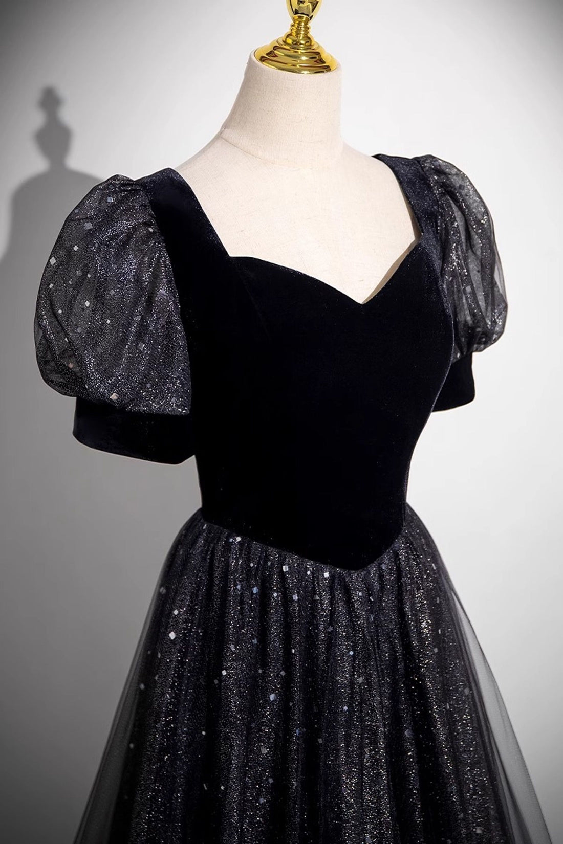 Elegant Black Tulle Short Sleeve Prom Dress